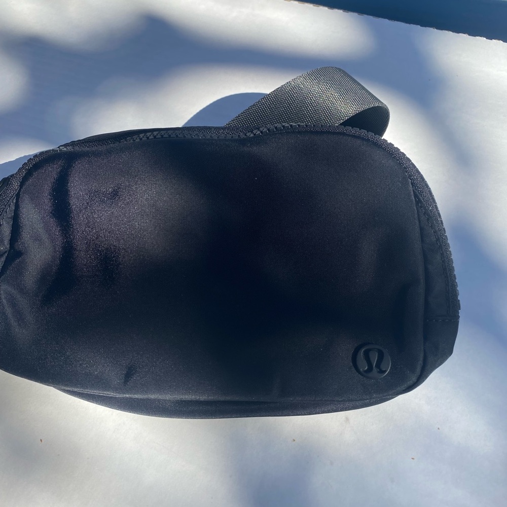 COPY - Lululemon Everywhere Belt Bag